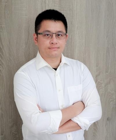 東義老師照片